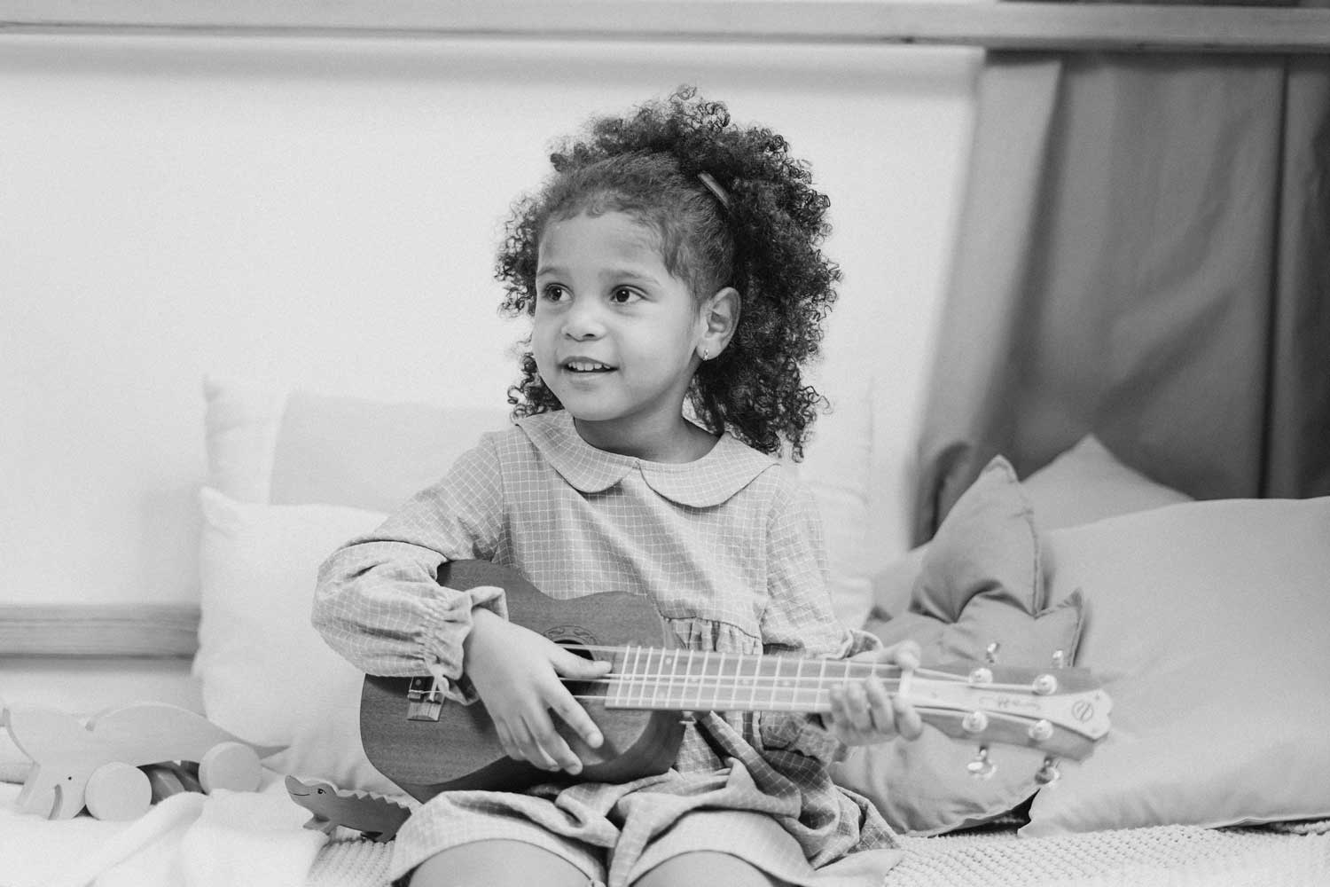 little kid, little guitar - Muhlenberg Music Mission